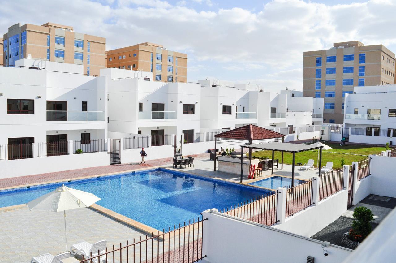 Ewan Grand Resort Аджман Экстерьер фото